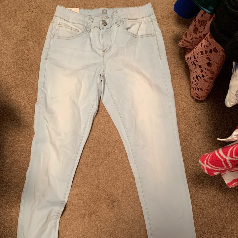 Low rise denim jeggings.